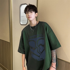 墨绿色