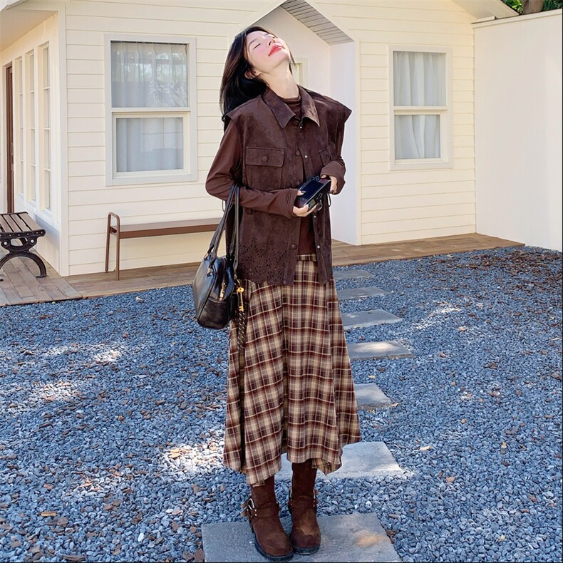 美拉德棕咖色高级感套装2025秋季翻领马甲卷边宽松半身裙两件套,女装套装/套裙,2C110