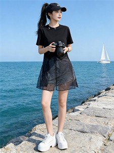 设计感小众时尚气质套装女夏新款圆领网纱拼接上衣牛仔短裤两件套图片