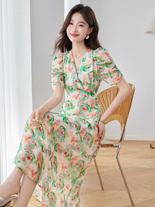 法式V领气质印花连衣裙女2025夏季新款修身显瘦洋气减龄碎花长裙图片
