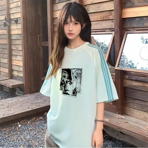 抖音得物品质二开240克宽松纯棉美式潮牌印花三条杠中性风短袖T恤图片