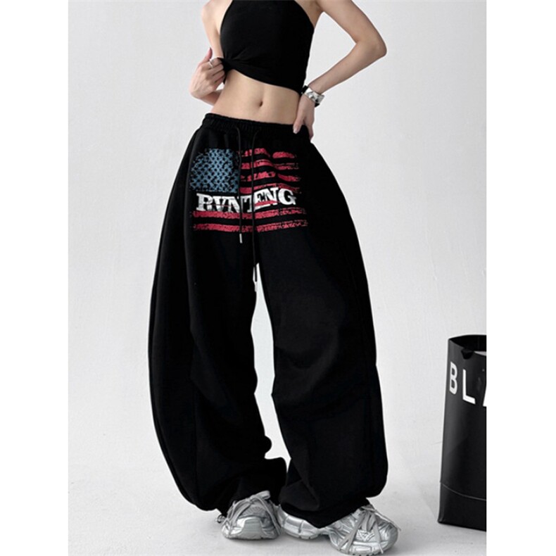 WE1678-P58新款旗帜黑色运动卫裤夏宽松阔腿嘻哈爵士舞弯刀，男装休闲裤，电商B323A