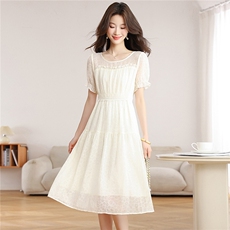 2026夏季新款米白色蕾丝连衣裙泡泡袖收腰显瘦中长款仙气网纱仙女，女装连衣裙，艾米