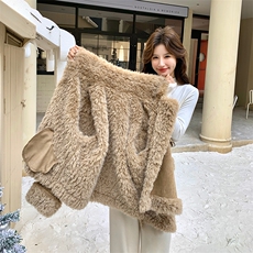 新款主推复古皮扣皮毛一体外套2C010-2588-P215-K318，女装短外套，2C010