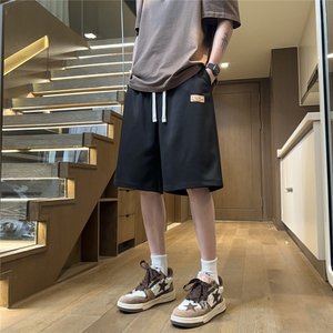 杏色男士短裤夏季薄款贴标阔腿五分裤子潮牌宽松直筒运动休闲中裤,阔腿裤喇叭裤搭配鞋子图片