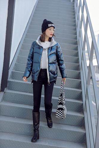 亮皮羽绒服，女装羽绒服，依水云阁