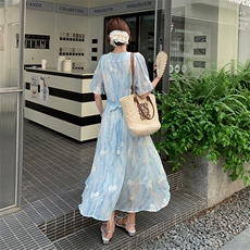 蓝色晕染绣花连衣裙女2025夏季新款法式漂亮收腰显瘦度假风茶歇裙，女装连衣裙，2C029