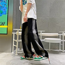 黑色