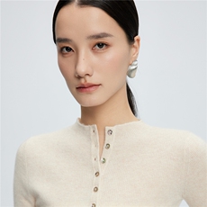 2025秋冬百搭时尚简约半高领纽扣长袖针织衫，女装羊绒衫，玛卡隆羊绒