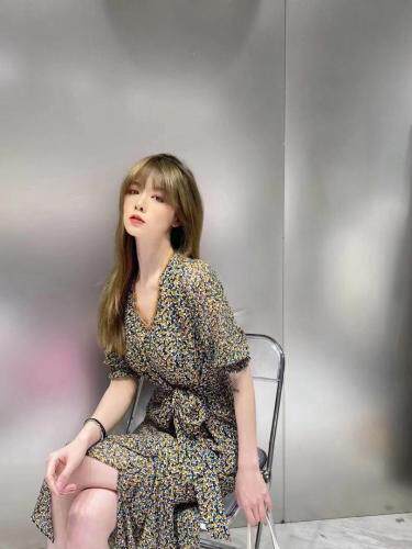 欧货领口手工钉珠连衣裙，女装连衣裙，炅缇恩