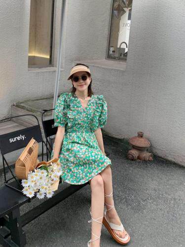 小碎花绑带连衣裙，女装连衣裙，晶晶