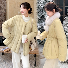 2025年冬季韩版圆领真毛领系带收腰羽绒服，女装羽绒服，鑫鑫美
