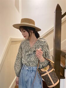 现货春季新款花边领碎花衬衣图片