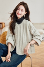 2025年冬季宽松竖条圆领轻薄棉服夹棉开衫短外套上衣，女装棉衣/棉服，简韵佳