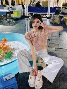 春季新款 彩色宝石彩虹毛衣图片