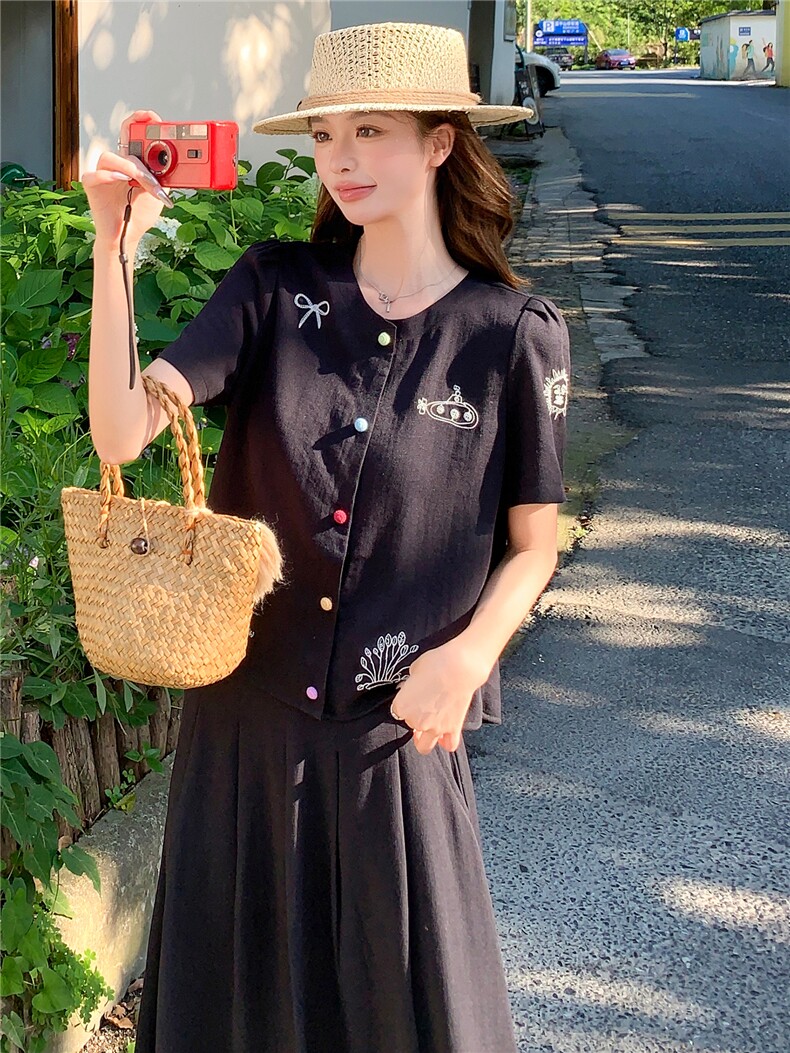 时尚休闲两件套裙女刺绣甜美风上衣百褶半裙套装女,女装套装/套裙,水衣源