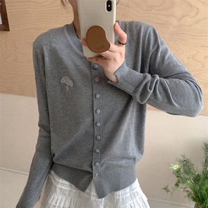 春季新款女士舒适简约金银线绣花针织开衫长袖图片