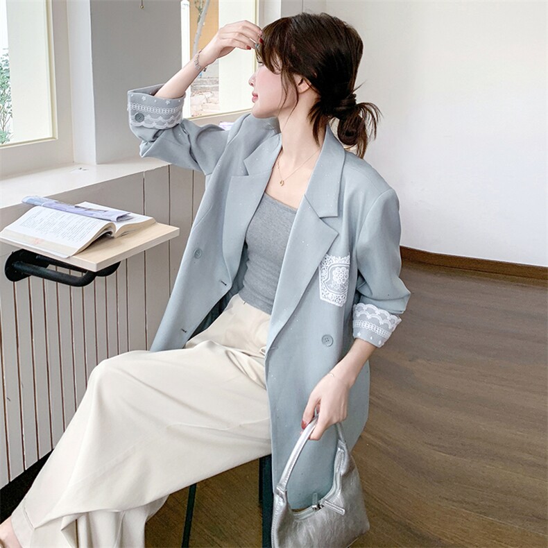 蓝色蕾丝拼接休闲西装外套女减龄百搭气质小西服高级感独特温柔风，女装西装，素月