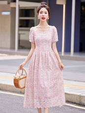 粉色小香风蕾丝连衣裙女2025新款夏季方领高级感法式洋气收腰显瘦，女装连衣裙，韩蜜菓