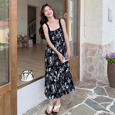 法式黑裙碎花连衣裙女2025夏季新款海边设计感气质显瘦复古吊带裙，女装套装/套裙，2C272