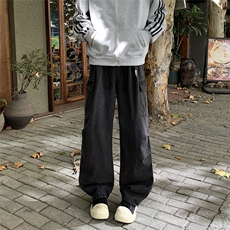 黑色