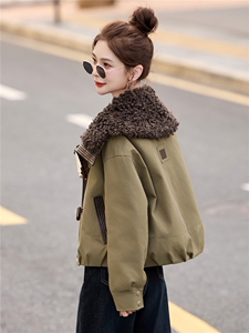 现货工装大翻领短款羽绒服女2026冬季新款加厚保暖派克服外套图片