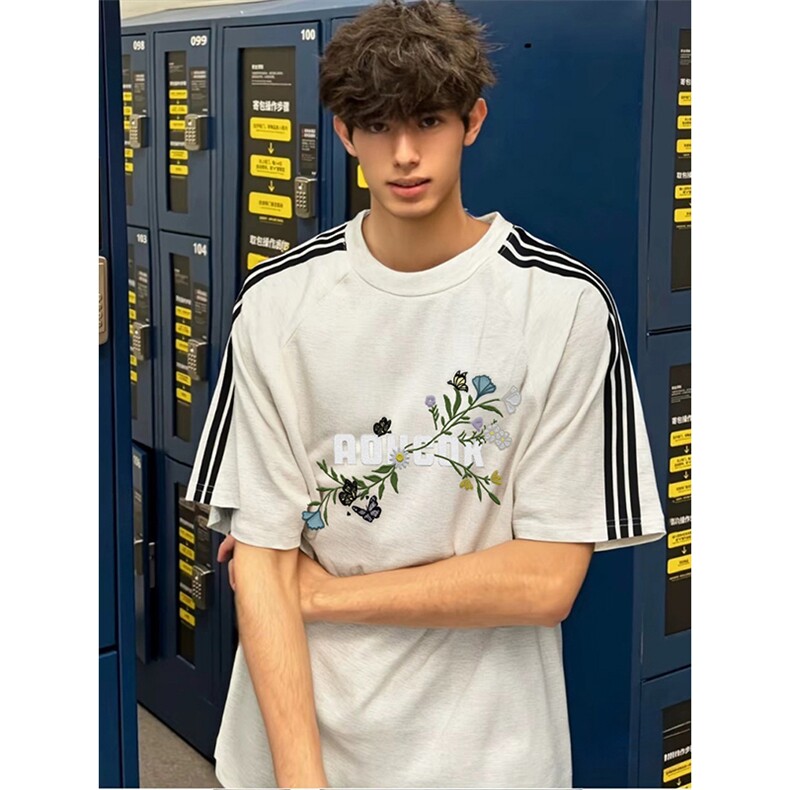 抖音得物品质二开240克宽松纯棉美式潮牌印花三条杠中性风短袖T恤，男装T恤，电商A486