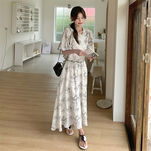 新中式灰白色水墨印花连衣裙女夏2025超火好看高级气质长裙两件套图片