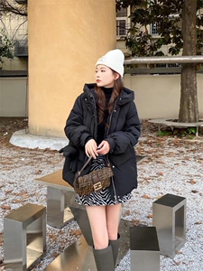 小熊宽松羽绒服图片