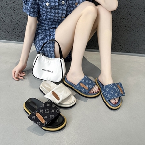 厚底拖鞋女2024夏季魔术贴真皮浮雕一字拖百搭印花凉拖鞋外穿女图片