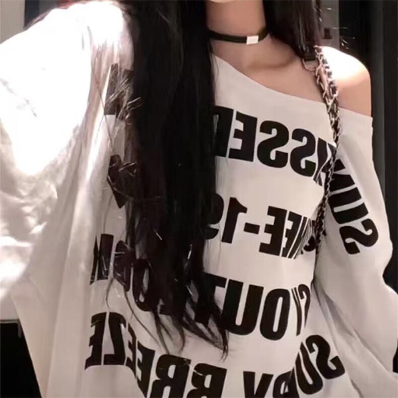 QC015-P45 美式辣妹斜肩字母印花长袖T恤中长款休闲宽松慵懒上衣图片
