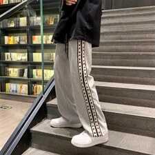 灰色
