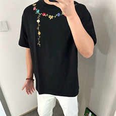 黑色