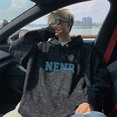 黑色