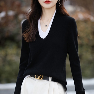假两件百搭衫女宽松气质时尚精纺抽条深V领羊毛小众上衣拼色图片