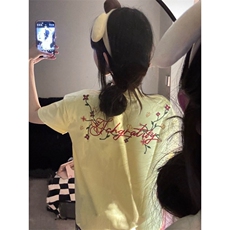奶黄色