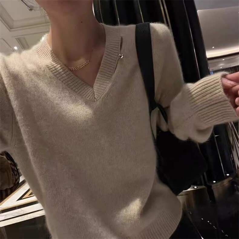 2025年秋季宽松型通勤常规套头单件长袖V领爱心扣毛衣，女装针织衫/毛衣，鑫之绒