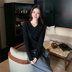 2025秋冬百搭时尚简约v领长袖抽条针织衫，女装羊绒衫，玛卡隆羊绒