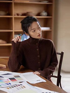 2024年秋冬新款百搭简约显瘦高腰立领针织衫女图片