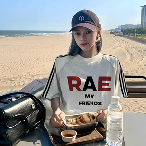 抖音得物品质二开240克宽松纯棉美式潮牌印花三条杠中性风短袖T恤图片