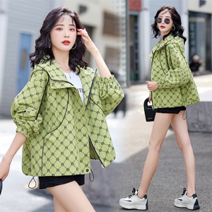 女士短外套2025春秋新款宽松印花爆款今年流行漂亮休闲二八月风衣，女装风衣，靓星雨