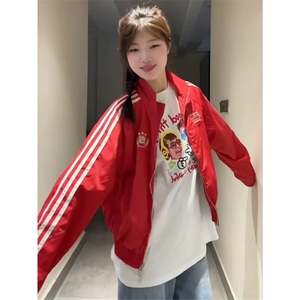 网图有货 三条杠红色字母绣花立领外套男女棒球服夹克 A906-P63图片
