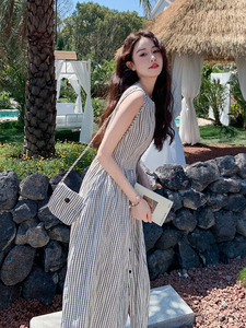 简单大方竖条纹收腰显瘦无袖连衣裙女2025夏韩系洋气单排扣背心裙图片