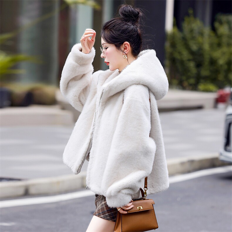 新款现货髙品质仿貂毛皮毛一体连帽短外套温暖抗风2025冬季新品女,女装棉衣/棉服,意芙