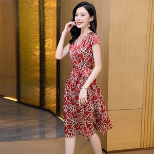 杭州重磅真丝连衣裙女夏2025新款气质V领系带收腰印花真丝裙子图片