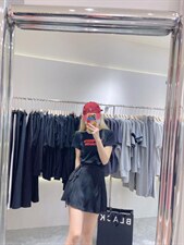 修身小版T，其它，mo mo kiss u