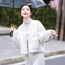 现货新款皮毛一体外套女短款小个子冬季2025新款加厚保暖仿皮草，女装棉衣/棉服，意芙