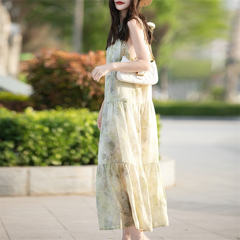 2025年夏季无袖收腰挂脖领休闲风单件中长款素雅仙女连衣裙,女装连衣裙,佳绒高端店