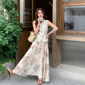 老钱风无袖背心上衣碎花半身裙套装女夏两件套超火流行爆款设计感图片