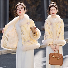 现货2025新中式气质优雅绣花真狐狸毛时尚减龄皮草90白鸭绒羽绒服，女装羽绒服，火爆靓佳人